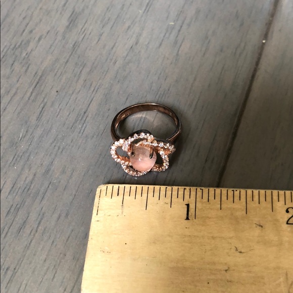 Flower 🌸 like ring. Size 7. - Picture 4 of 5